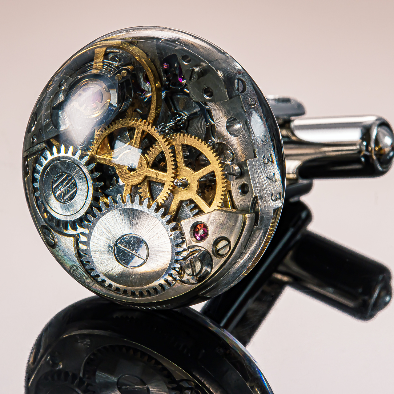 機械式時計のカフスボタン